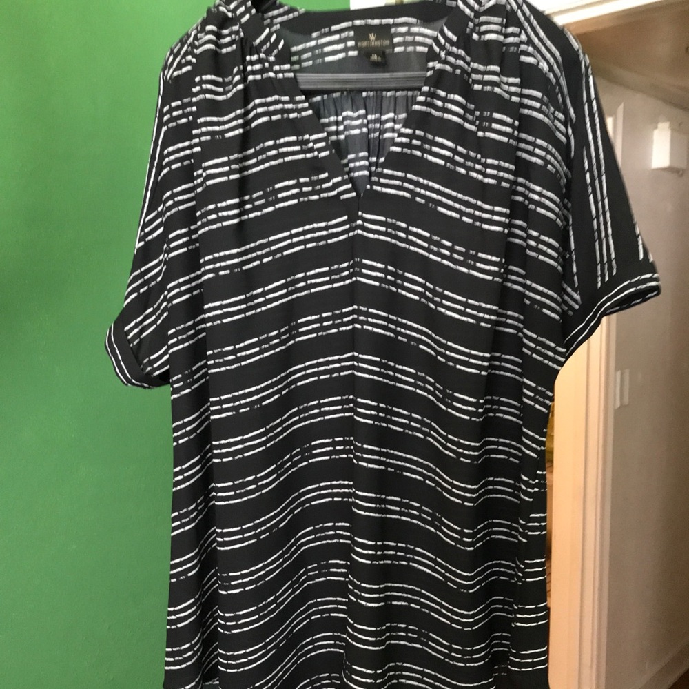 Gorgeous blouse for work or date night!